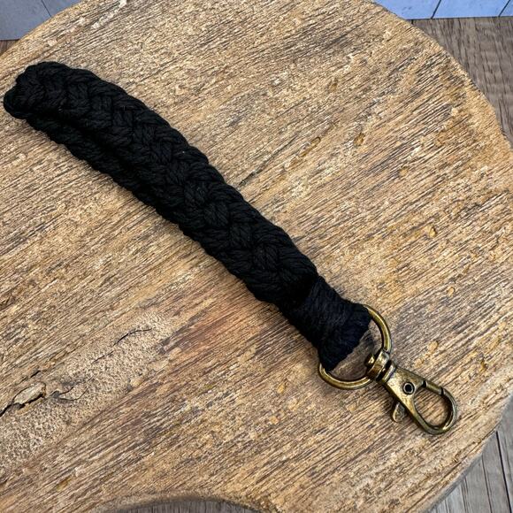 Black Wristlet Purse Strap Macrame Bag Charm Keychain Accessory NEW - Picture 2 of 3